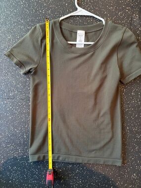 Athleta Women’s Olive Renew Ribbed Short Sleeve Tee size small